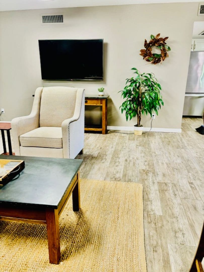 Phoenix Apartment: 1750 E Bell Rd.