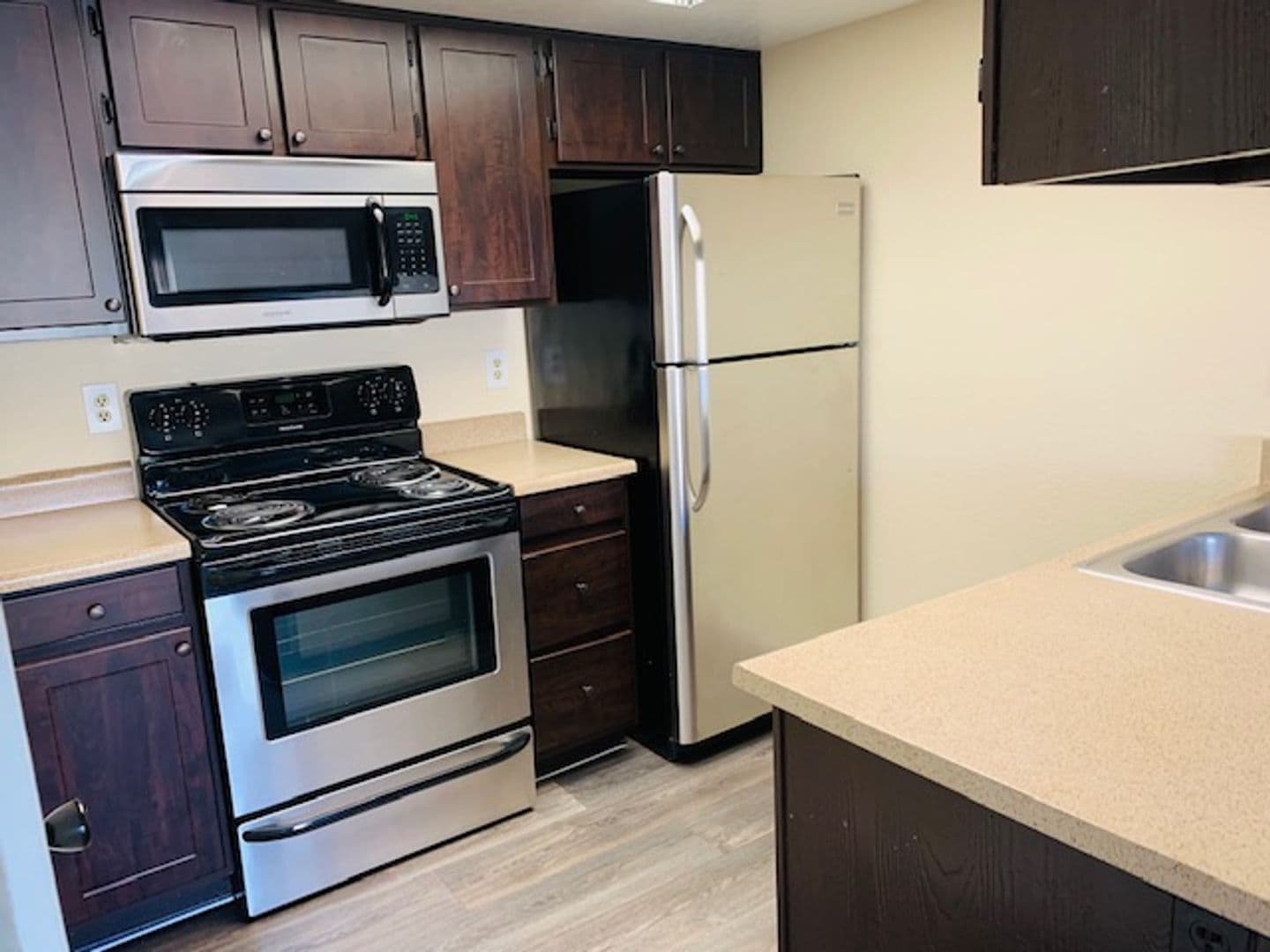 Phoenix Apartment: 1750 E Bell Rd.