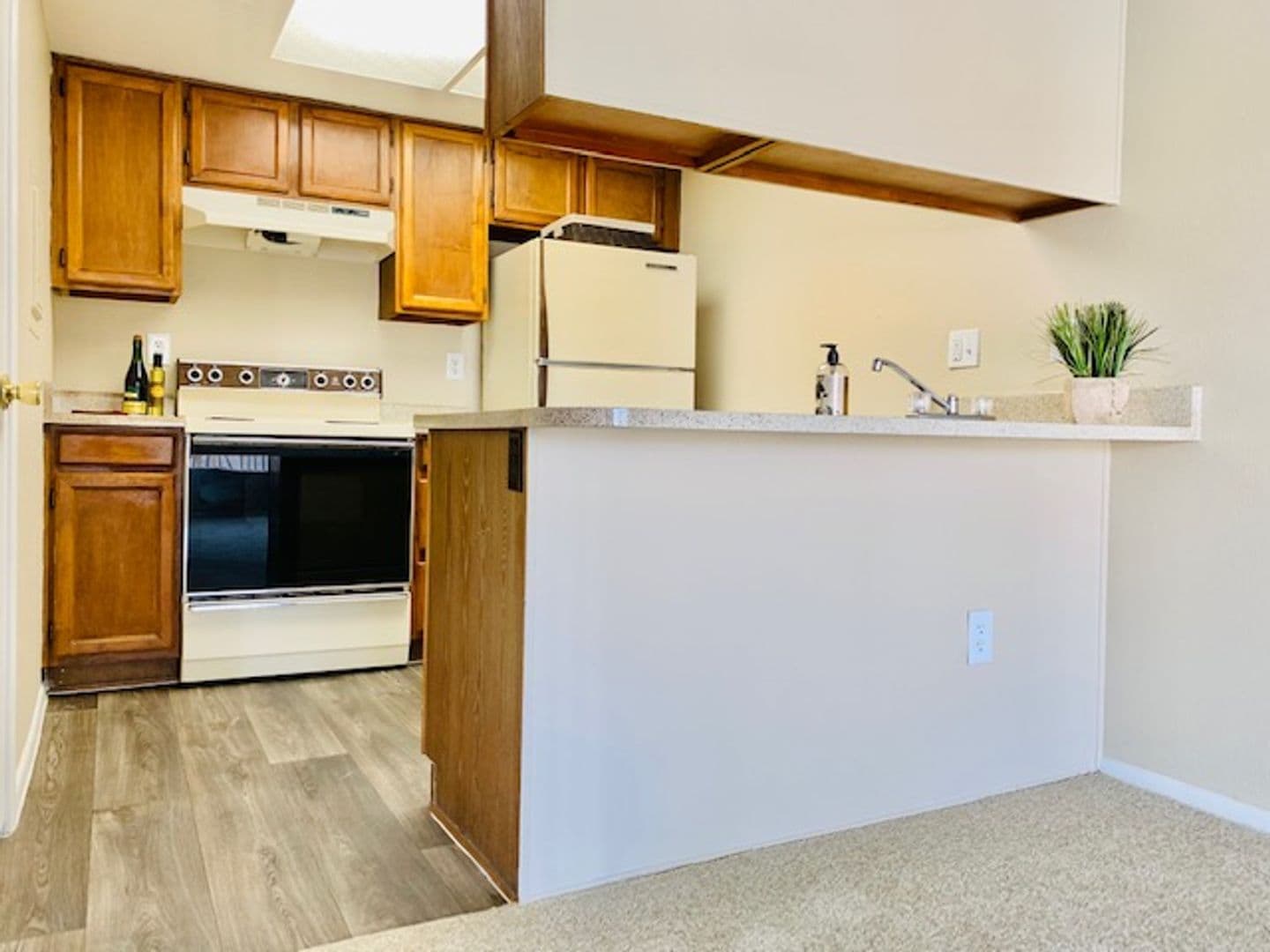 Phoenix Apartment: 1750 E Bell Rd.