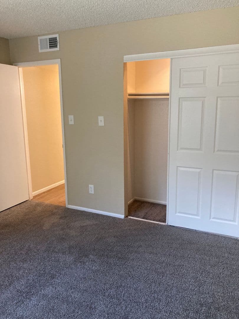 Phoenix Apartment: 5350 E Taylor St