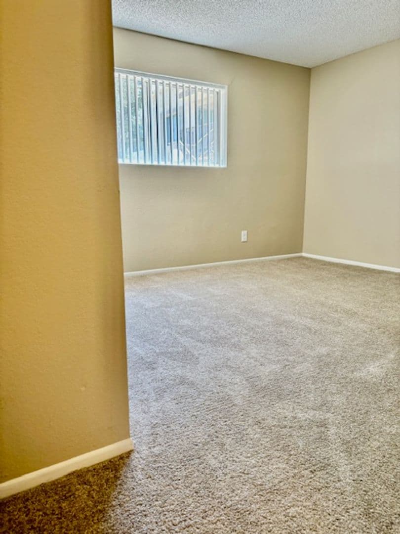 Phoenix Apartment: 1750 E Bell Rd.