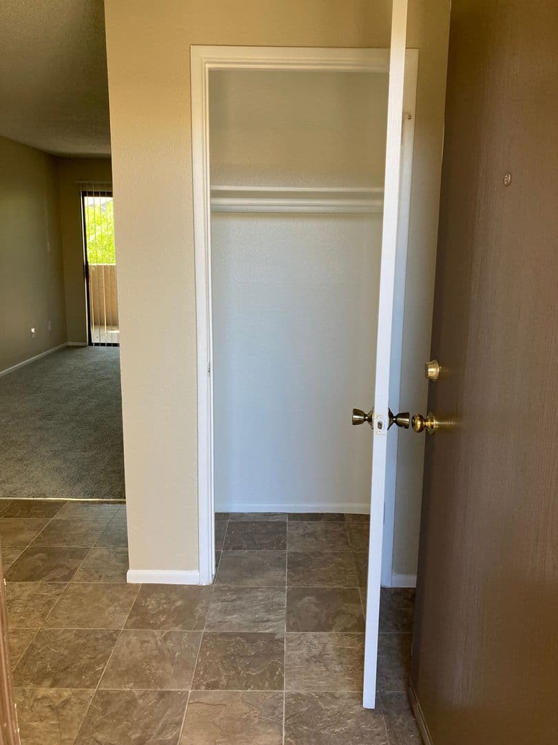 Phoenix Apartment: 5350 E Taylor St