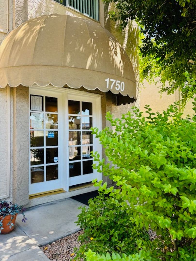 Phoenix Apartment: 1750 E Bell Rd.