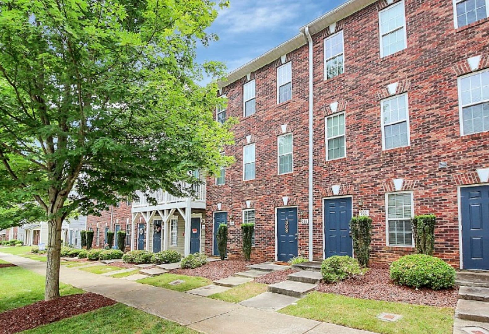 Mooresville House: 106-104 Locomotive Lane