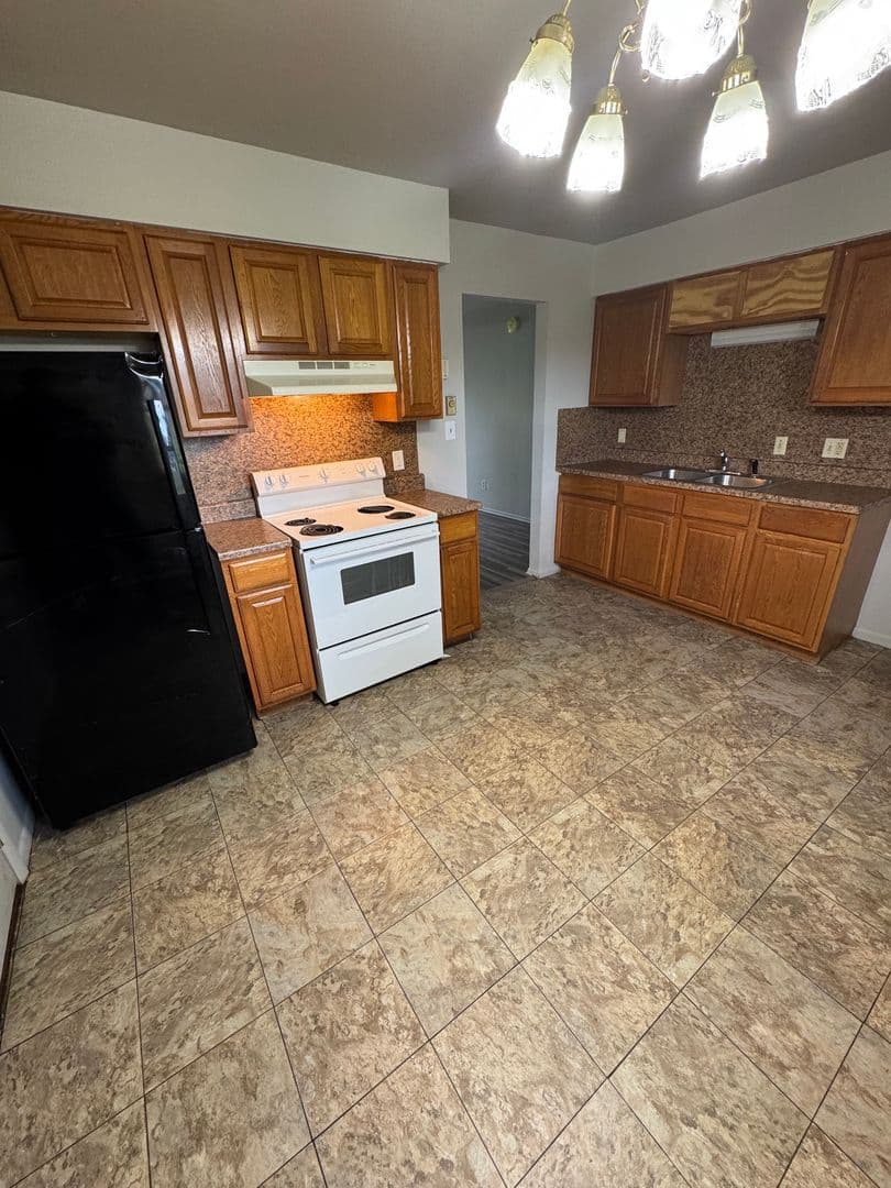 Fort wayne House: 2002 Montford Dr