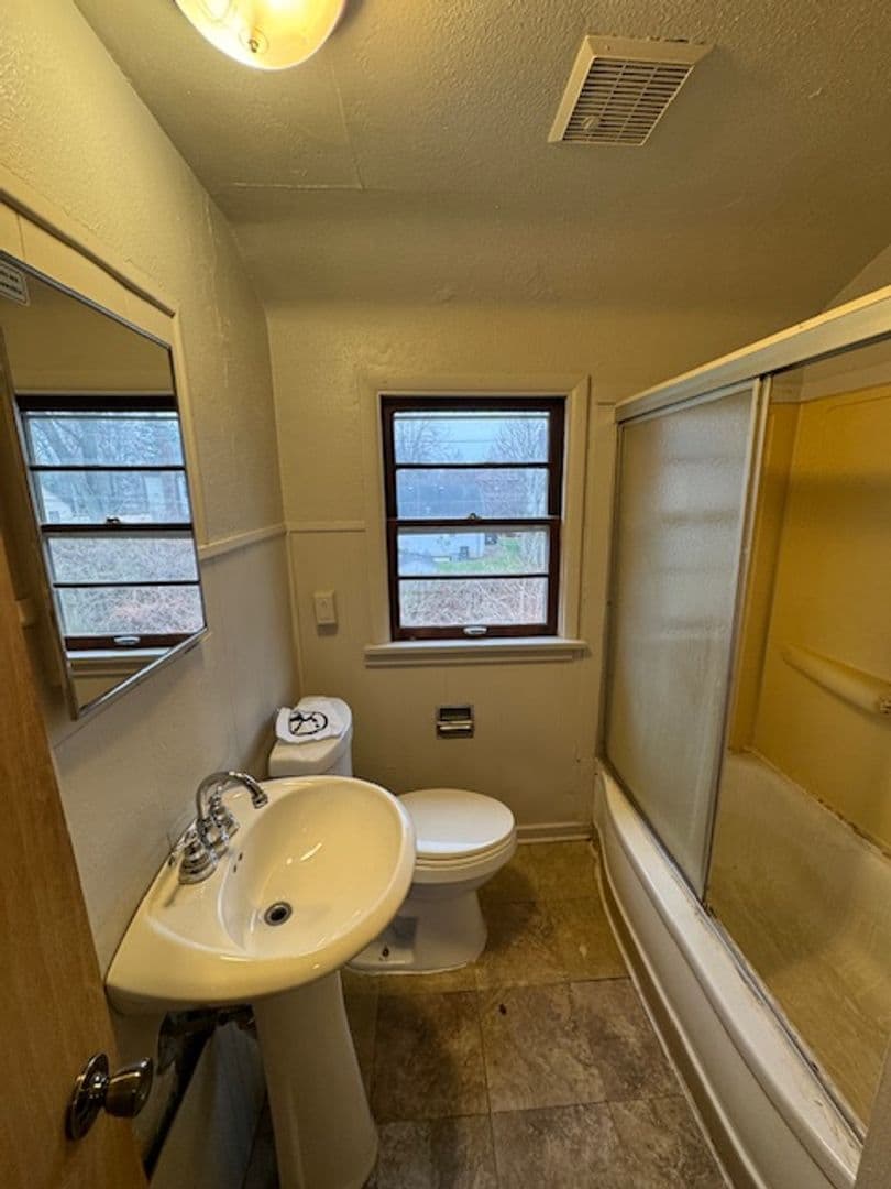 Fort Wayne Apartment: 1341 Fay Dr.