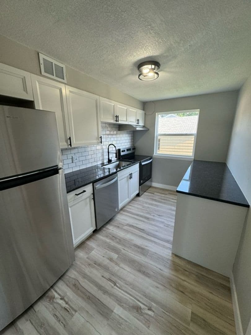Fort Wayne Apartment: 2405 Carew St.