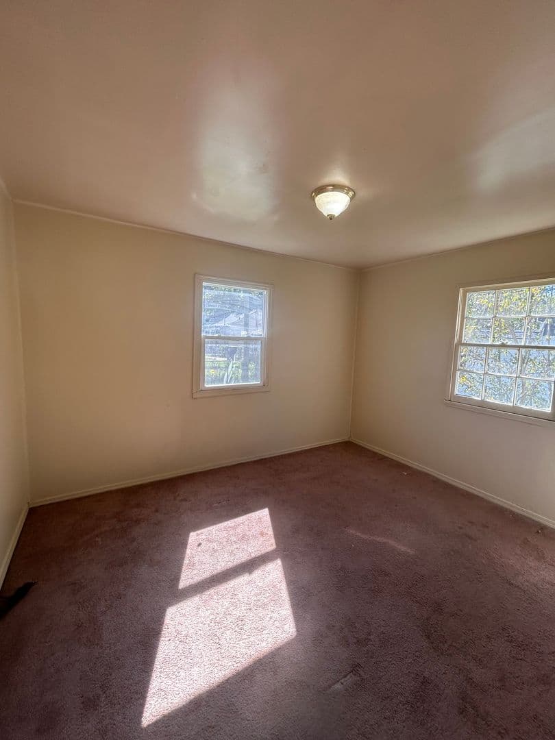 Ft. Wayne House: 816 E Sherwood Terrace