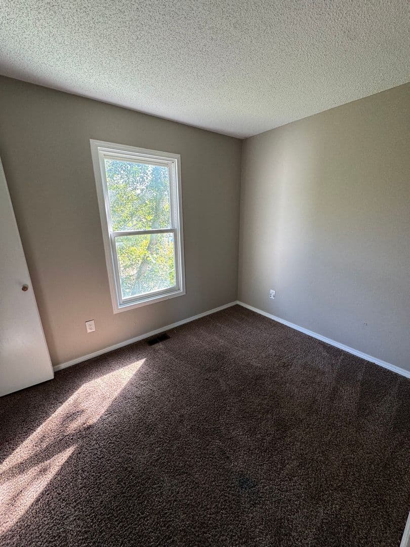 Fort Wayne House: 726 Aurora Knoll Lane