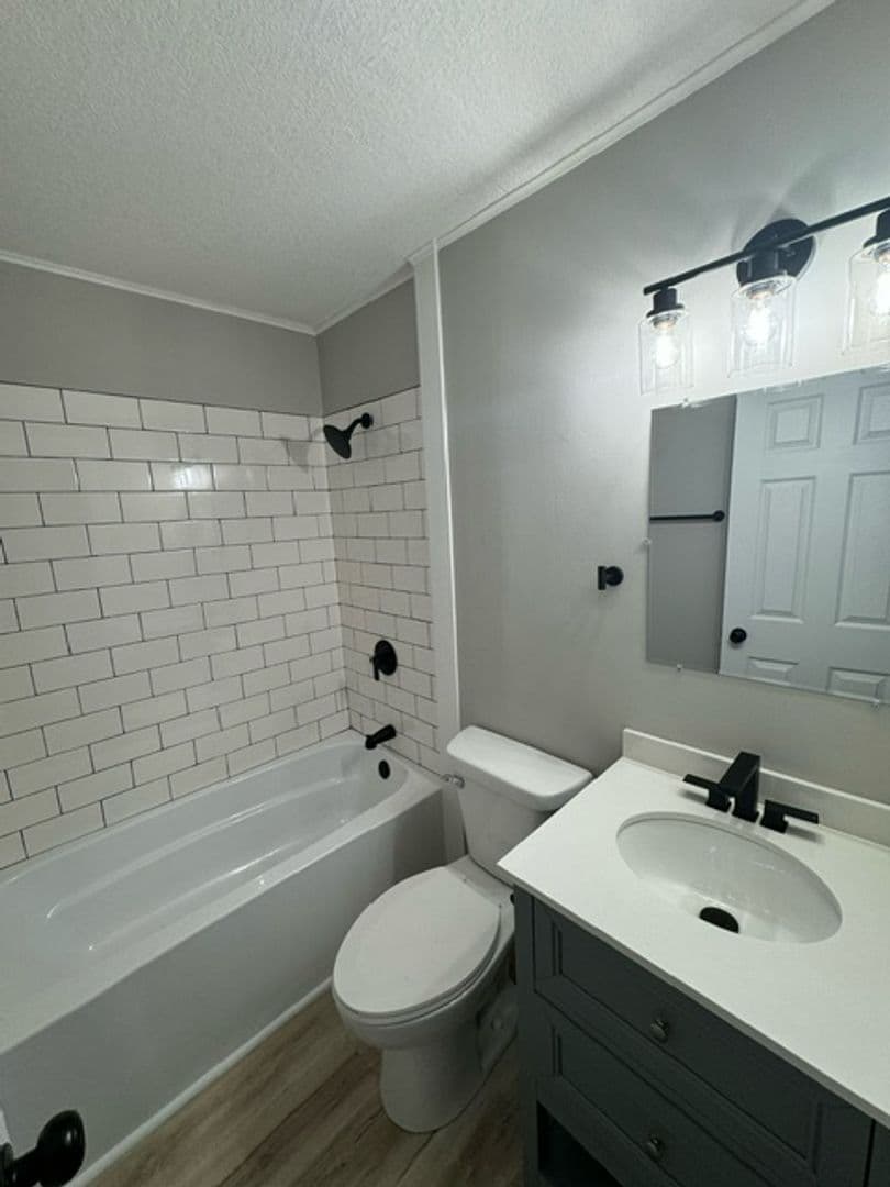 Fort Wayne Apartment: 2405 Carew St.