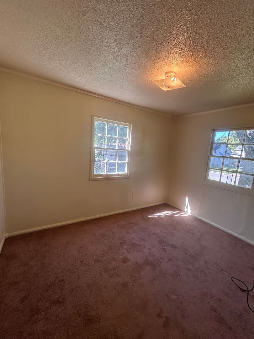 Ft. Wayne House: 816 E Sherwood Terrace