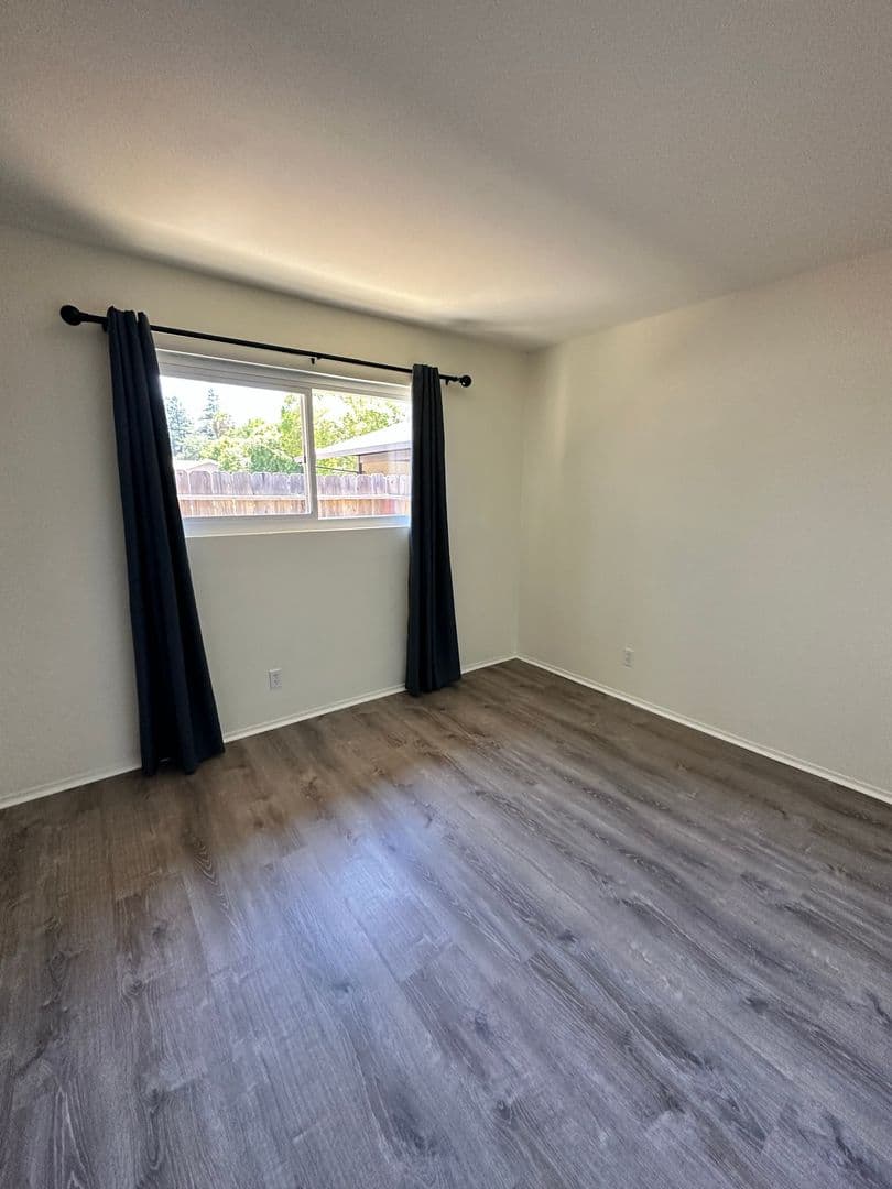 Napa House: 3985 Dunhill