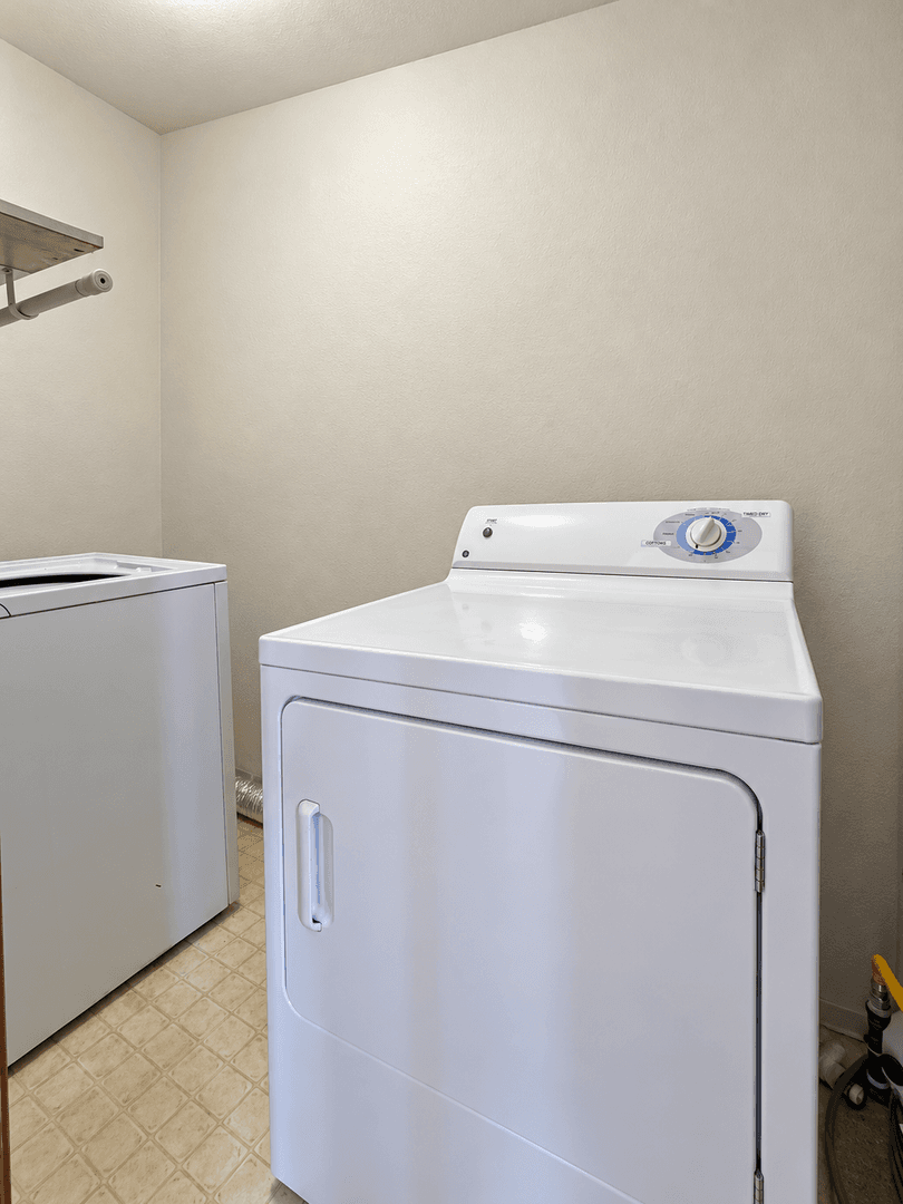 Reno Apartment: 102 Moraine Way