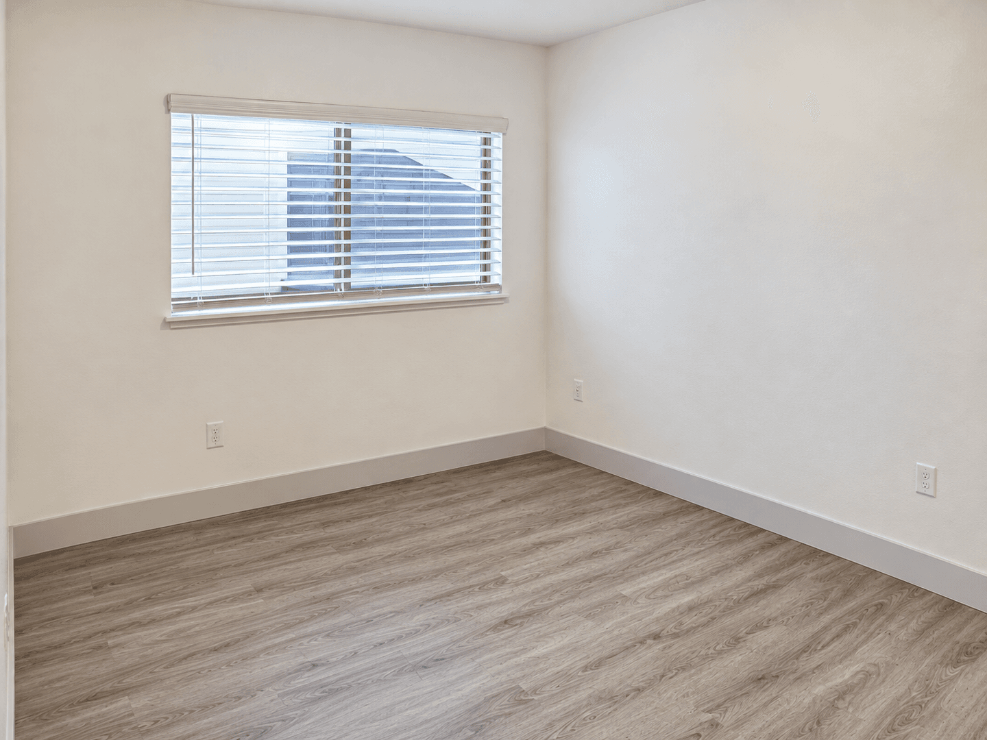 Reno Apartment: 529-543 W 1st St & 100-114 Bell St