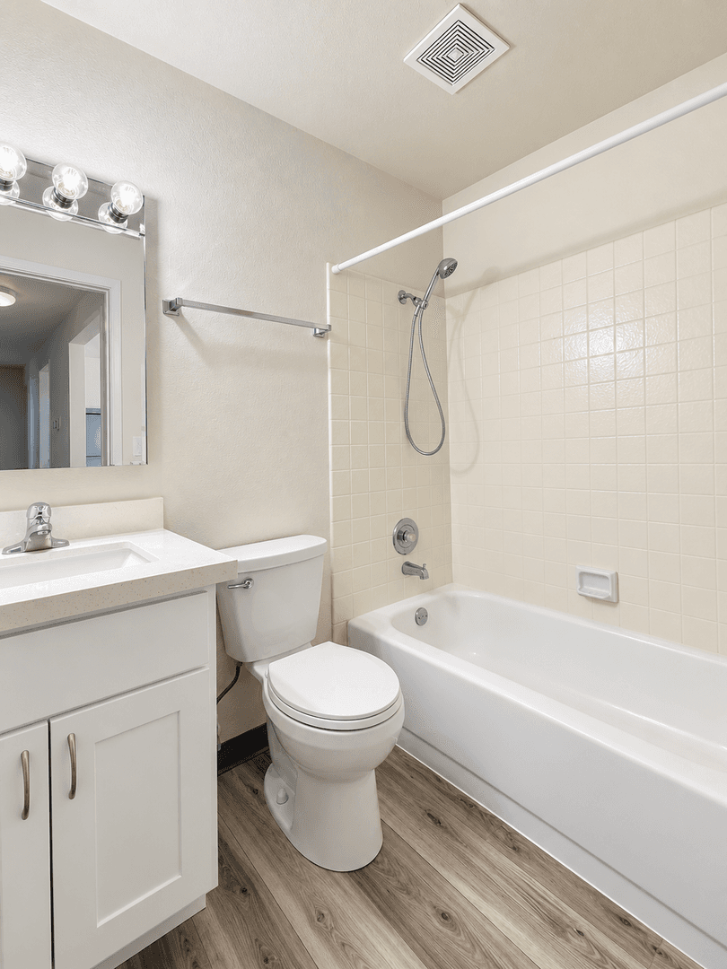 Reno Apartment: 102 Moraine Way