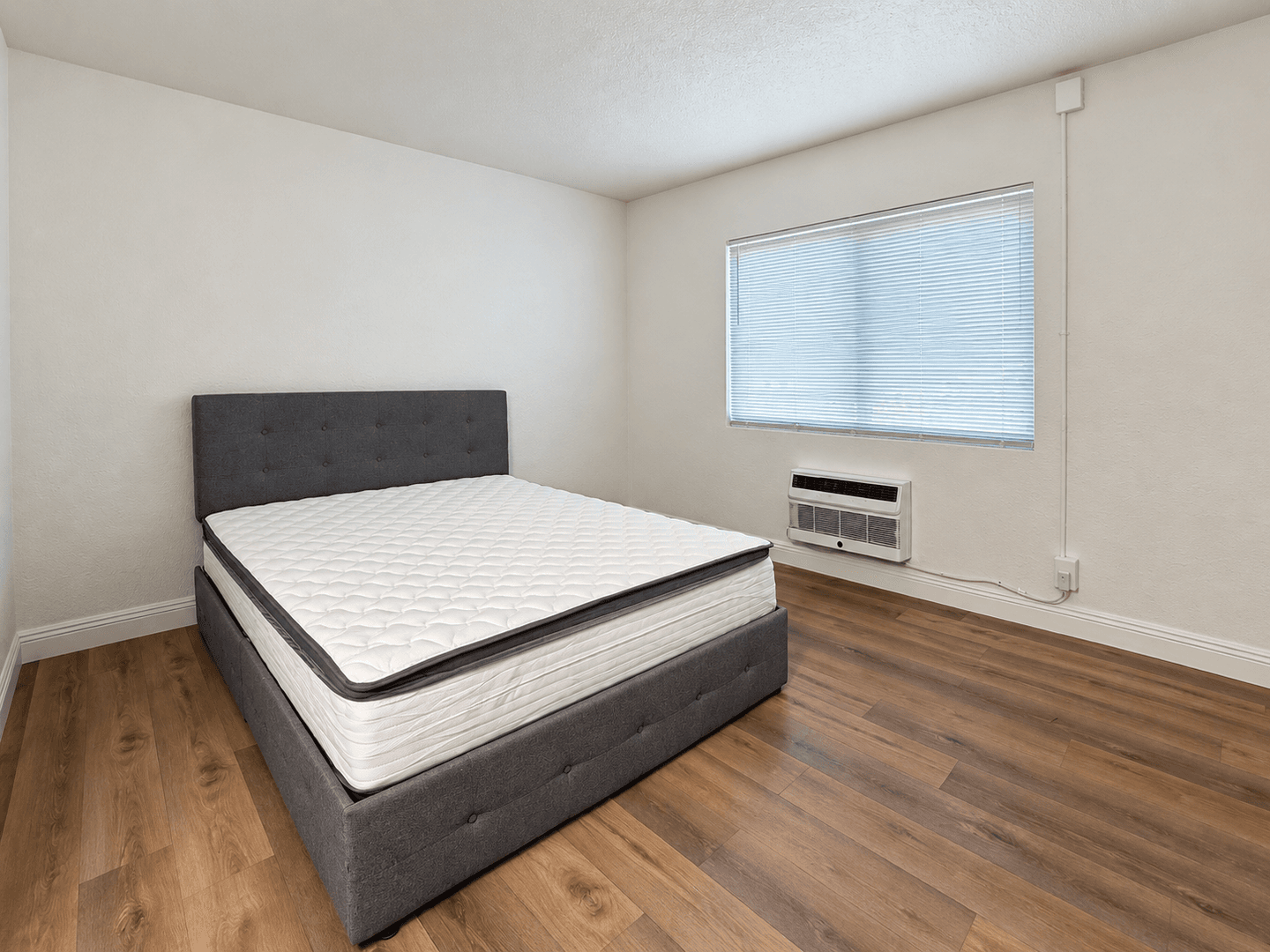 Sparks Apartment: 1828 Victorian Ave