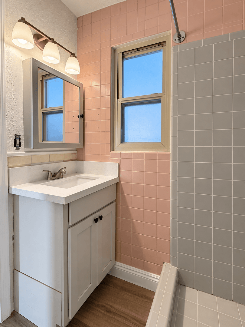Sparks Apartment: 1828 Victorian Ave