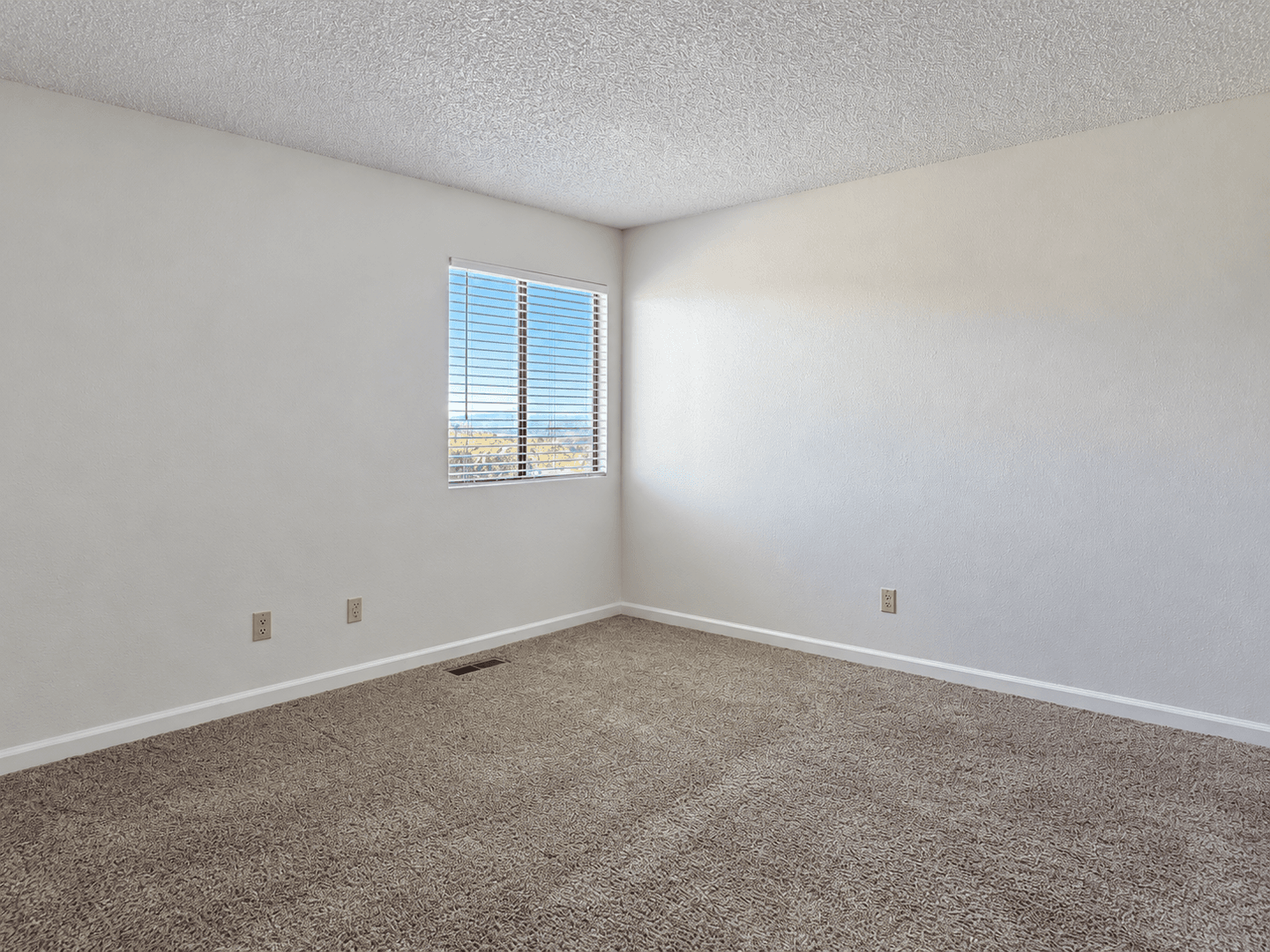 Reno Apartment: 102 Moraine Way
