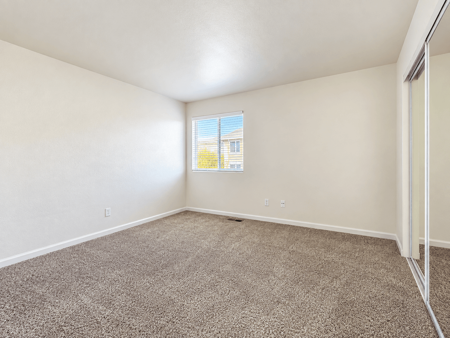 Reno Apartment: 102 Moraine Way