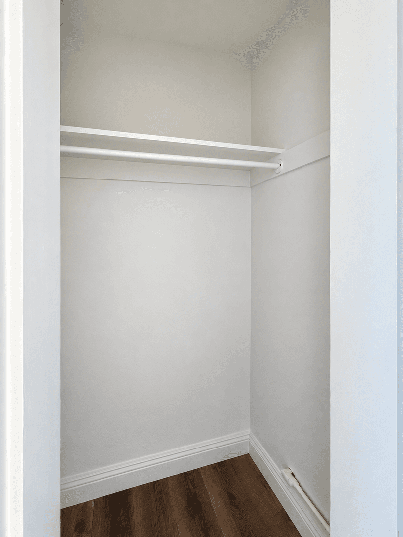 Sparks Apartment: 1828 Victorian Ave