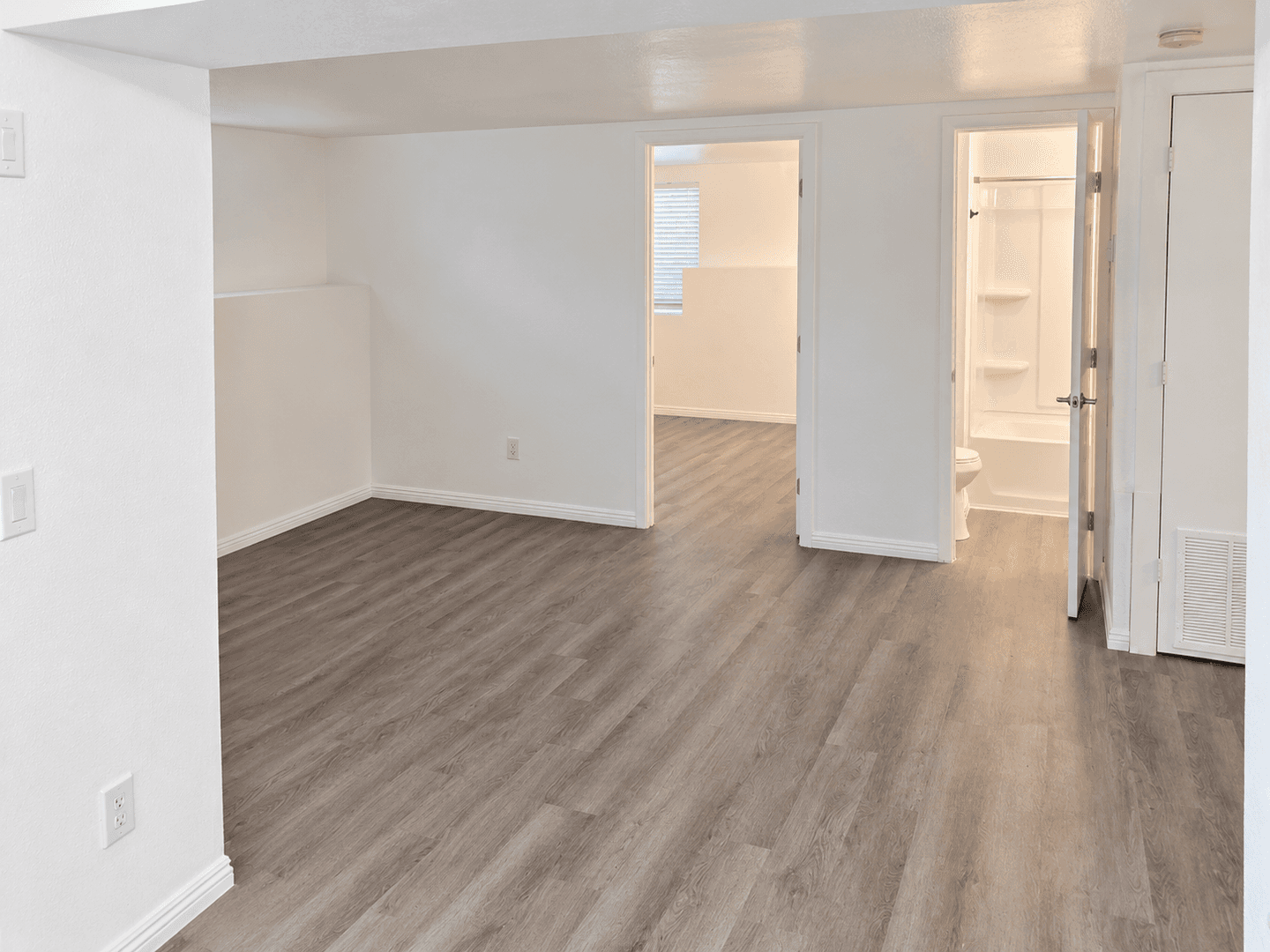 Sparks Apartment: 737 16th St