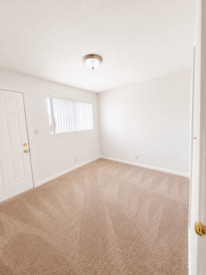 Reno Apartment: 1385-1445 W 7th Street