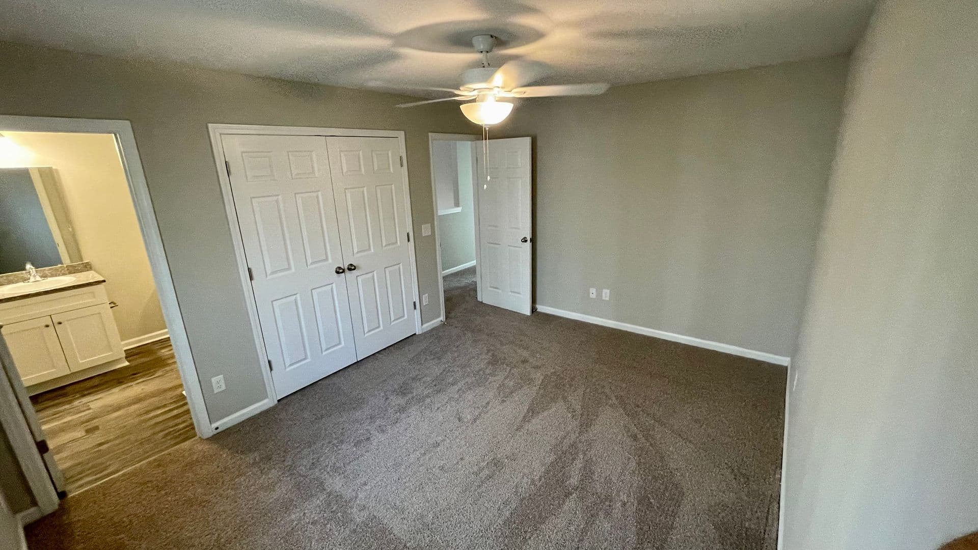 Lexington Apartment: 456 S. Church St