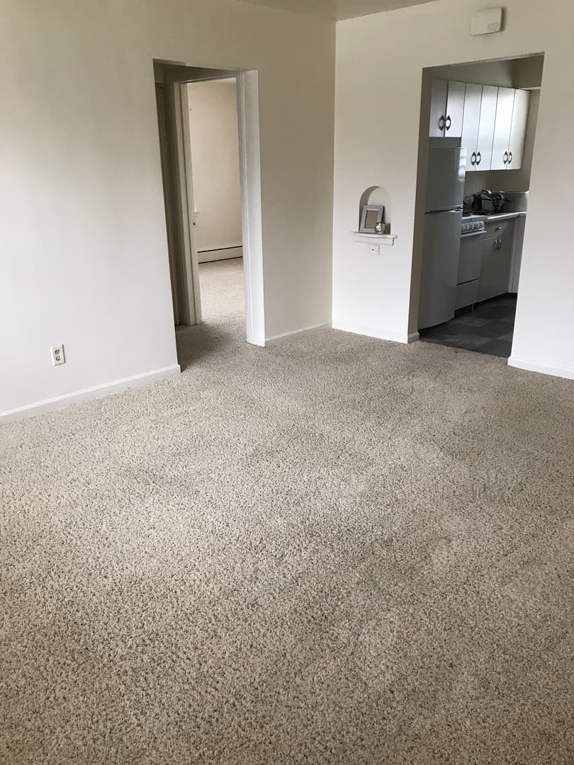 Cedar Rapids Apartment: 1300-1500 Oakland Rd NE