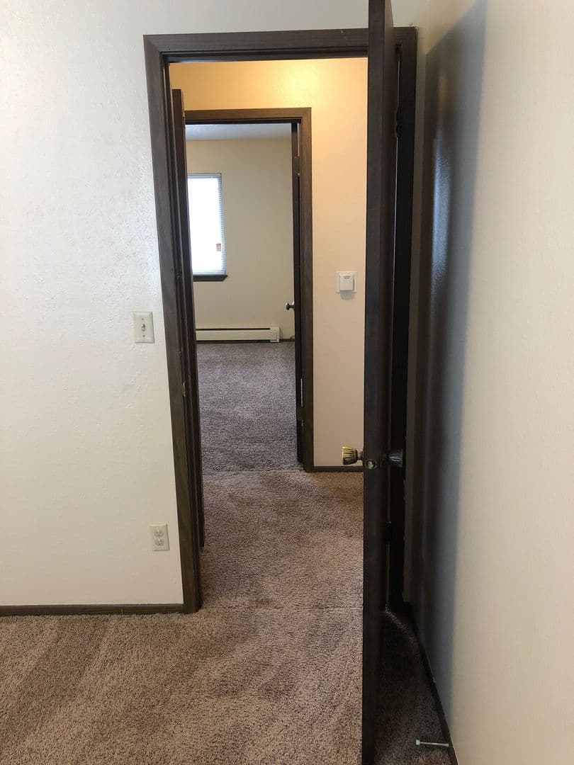 Marion Apartment: 4401 Vasey Ave