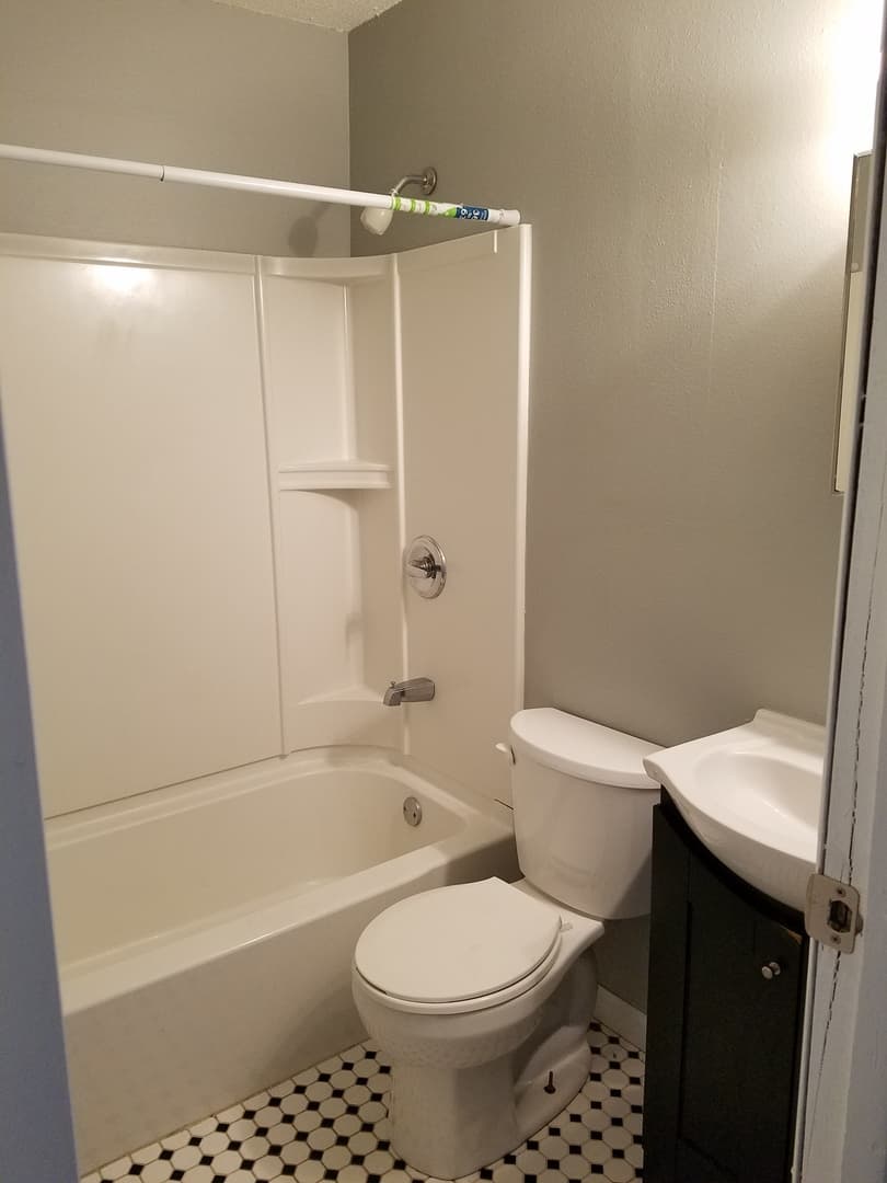 Cedar Rapids Apartment: 3311, 3321 and 3333 Pioneer Ave SE