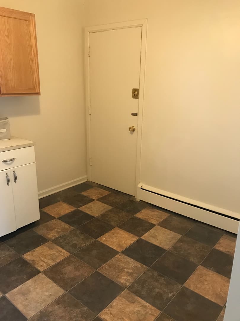 Cedar Rapids Apartment: 1300-1500 Oakland Rd NE