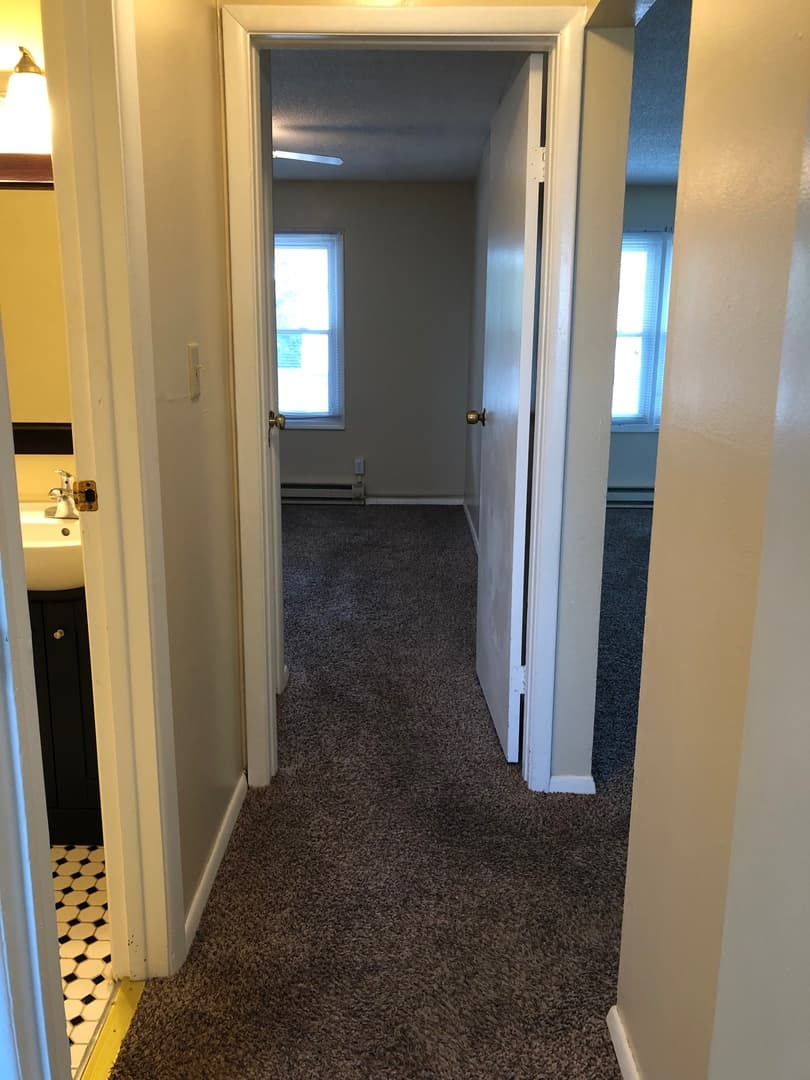 Cedar Rapids Apartment: 3311, 3321 and 3333 Pioneer Ave SE