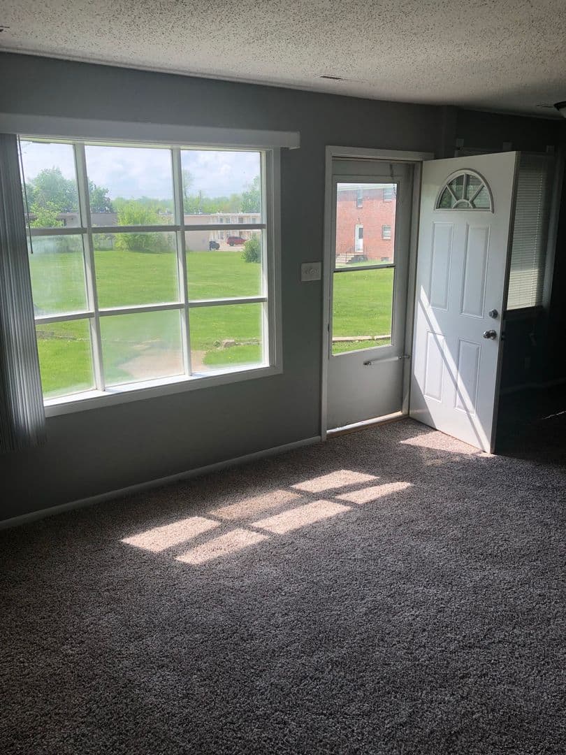 Cedar Rapids House: 1 Oakland Ln NE