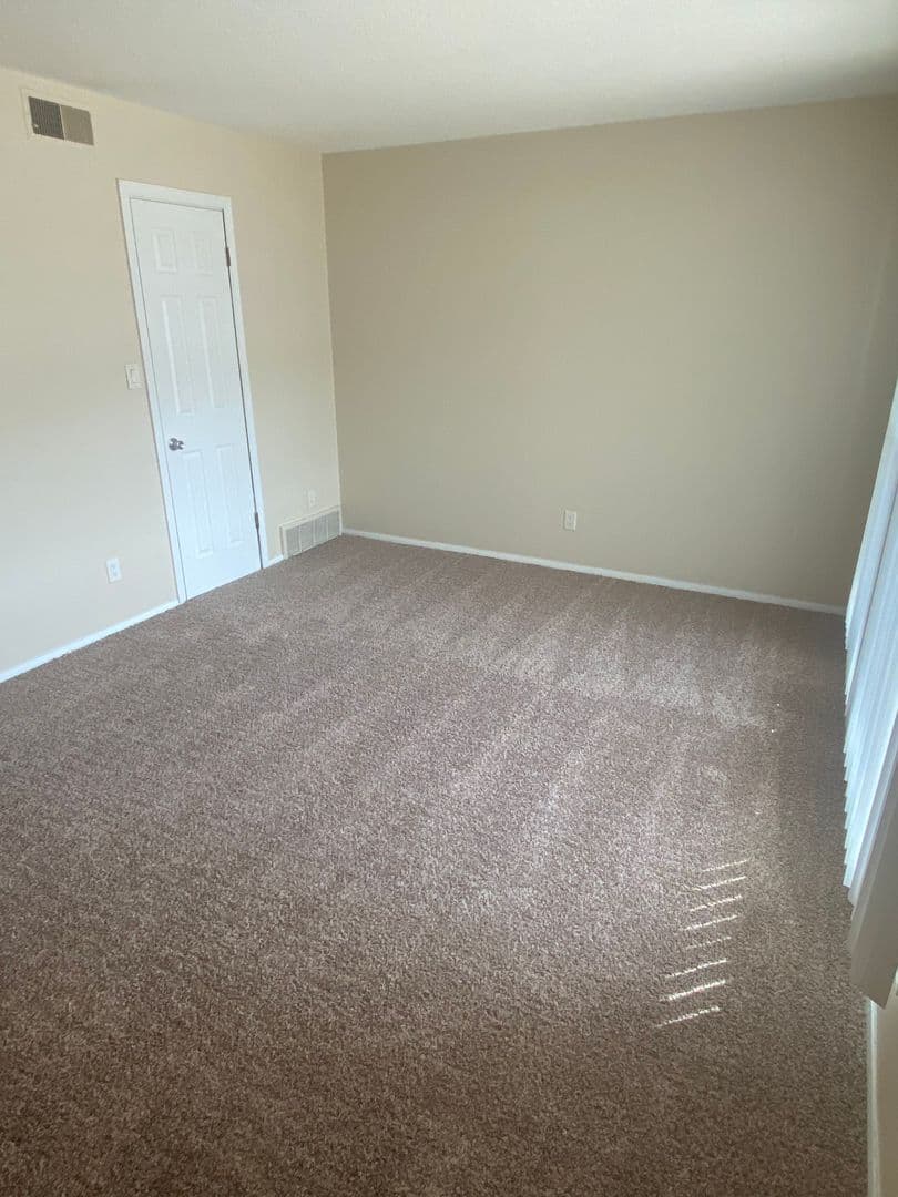 Cedar Rapids Apartment: 1420-1422 Oakland Rd NE