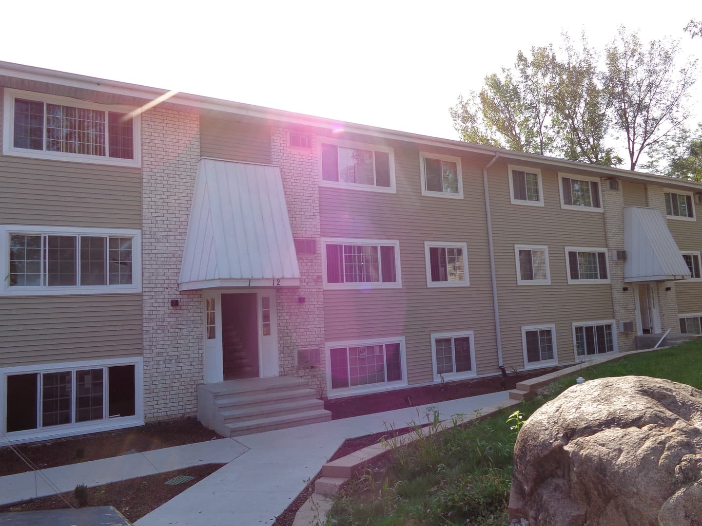 Hiawatha Apartment: 285 Robins Rd