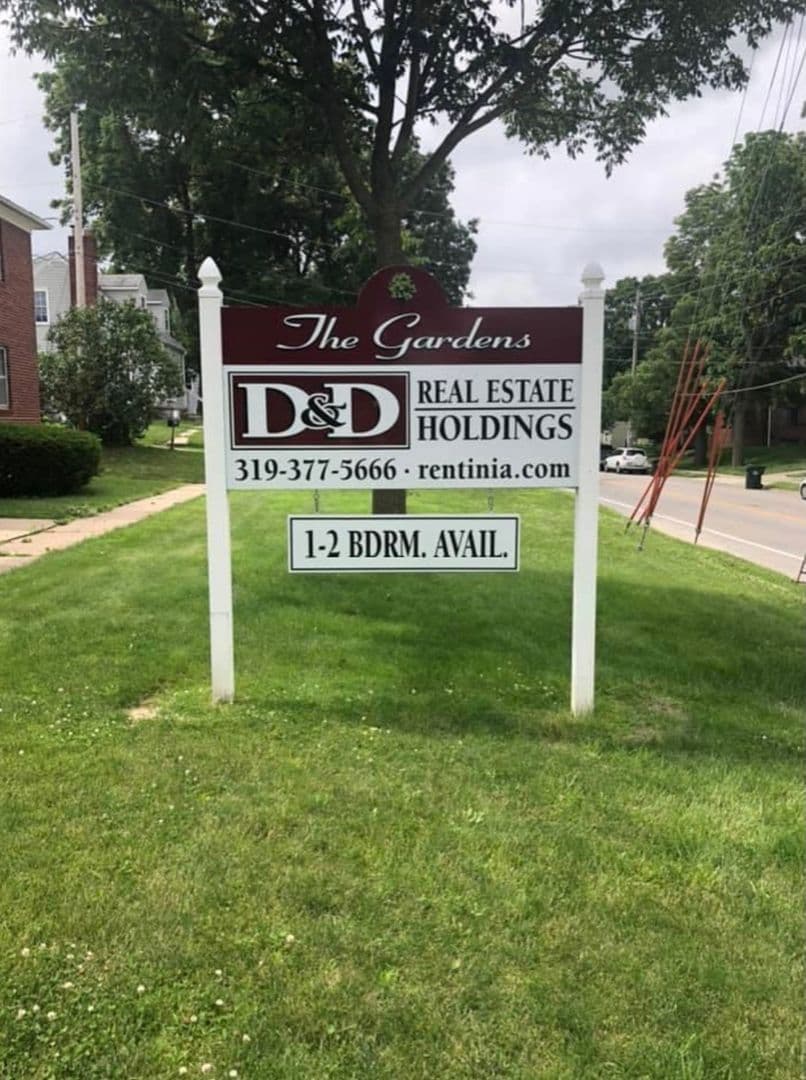 Cedar Rapids Apartment: 1300-1500 Oakland Rd NE