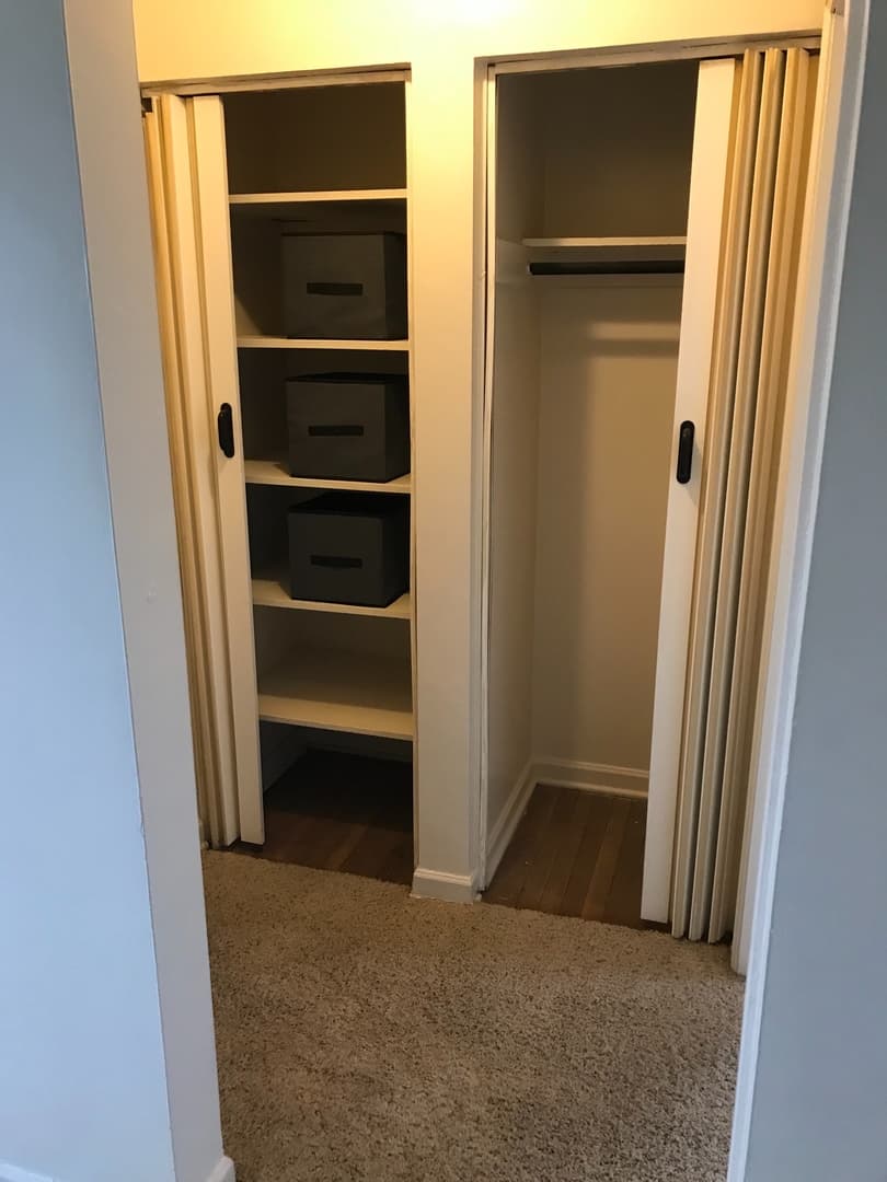Cedar Rapids Apartment: 1300-1500 Oakland Rd NE