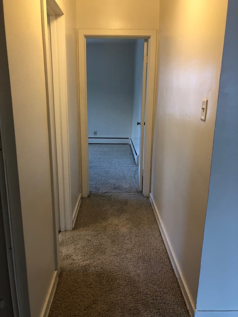 Cedar Rapids Apartment: 1300-1500 Oakland Rd NE