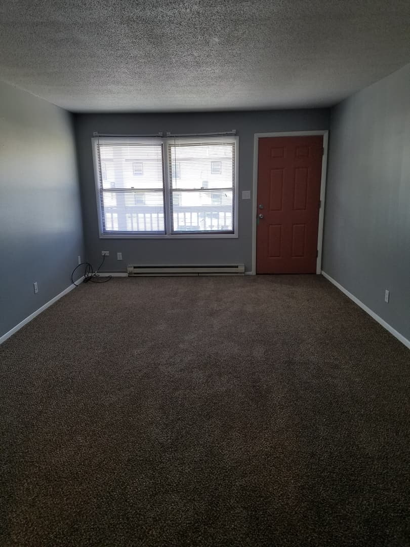 Cedar Rapids Apartment: 3311, 3321 and 3333 Pioneer Ave SE