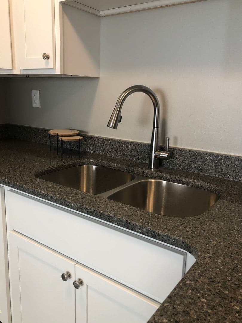 Belle Plaine Apartment: 1540 15th St