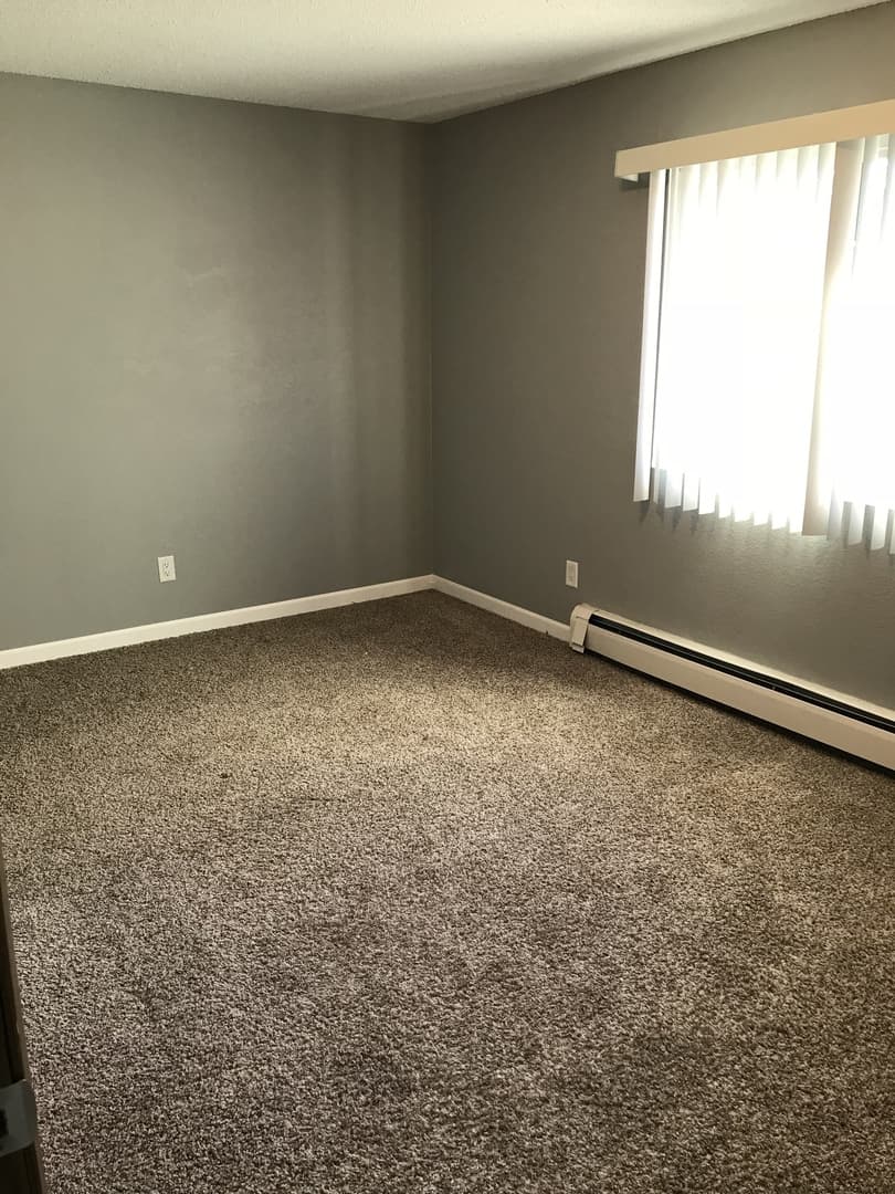 Hiawatha Apartment: 285 Robins Rd