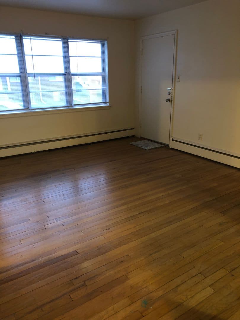 Cedar Rapids Apartment: 1300-1500 Oakland Rd NE