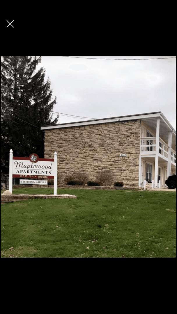 Cedar Rapids Apartment: 1420-1422 Oakland Rd NE