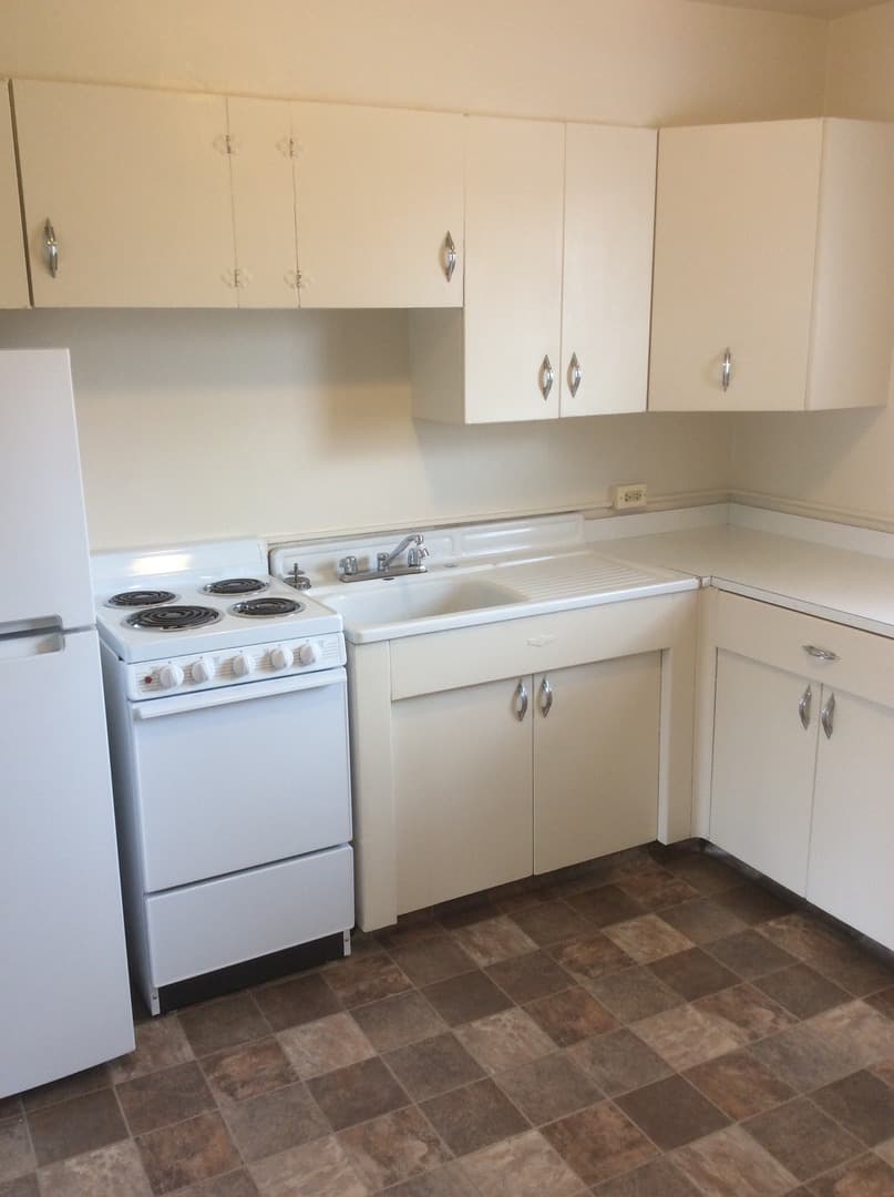 Cedar Rapids Apartment: 1300-1500 Oakland Rd NE