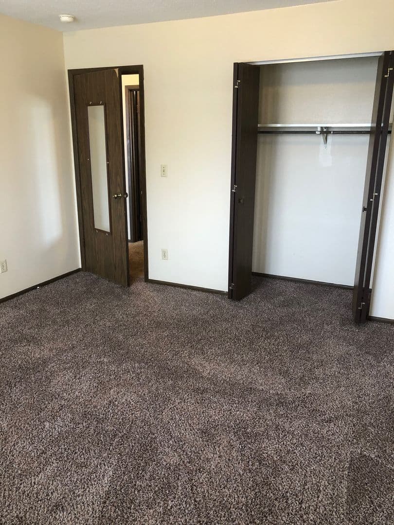 Marion Apartment: 4401 Vasey Ave