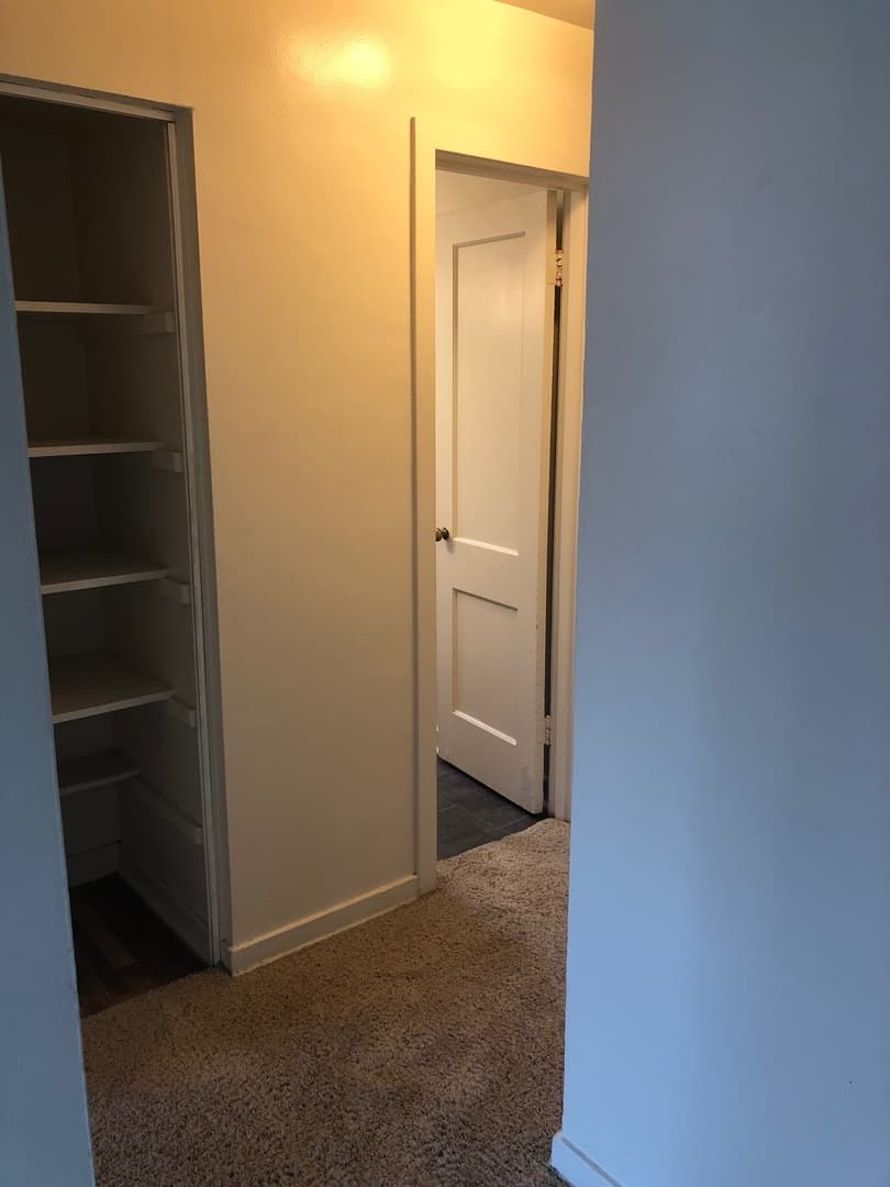 Cedar Rapids Apartment: 1300-1500 Oakland Rd NE