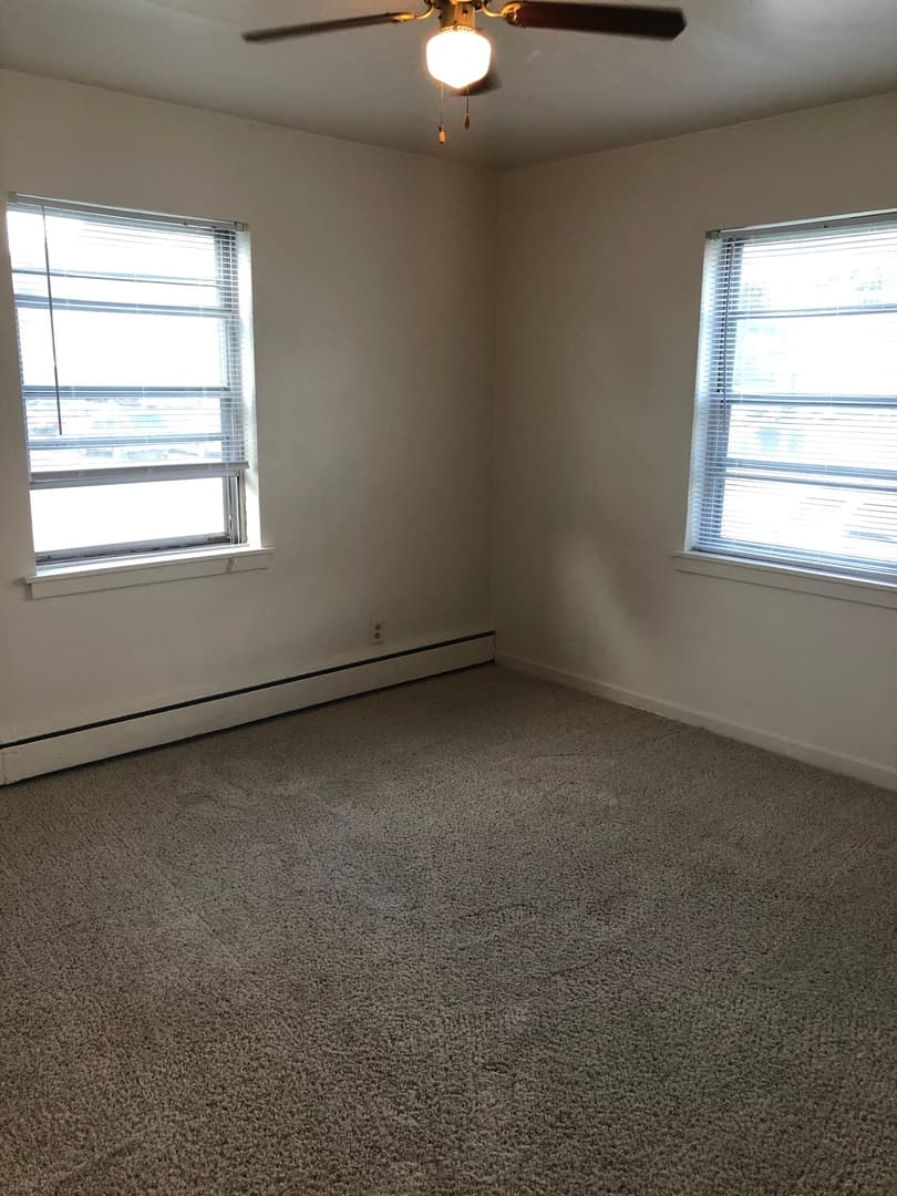 Cedar Rapids Apartment: 1300-1500 Oakland Rd NE