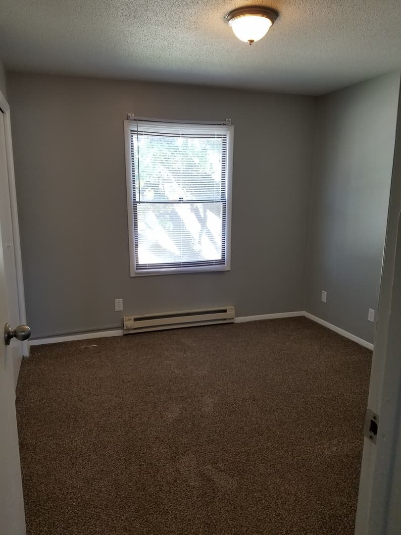 Cedar Rapids Apartment: 3311, 3321 and 3333 Pioneer Ave SE