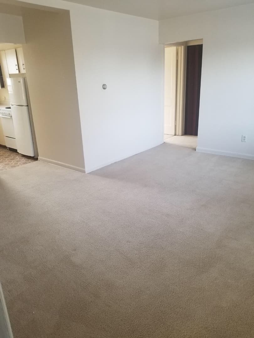 Cedar Rapids Apartment: 1300-1500 Oakland Rd NE