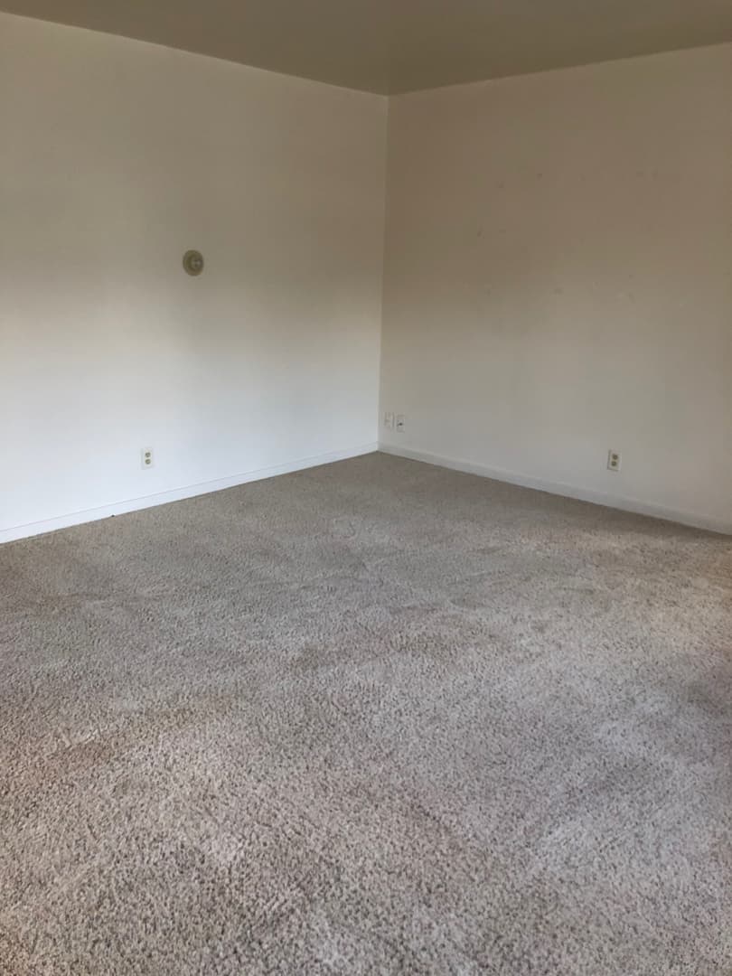 Cedar Rapids Apartment: 1300-1500 Oakland Rd NE